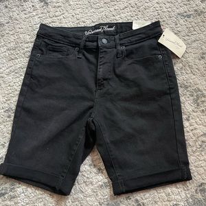 High Rise stretch Bermudas